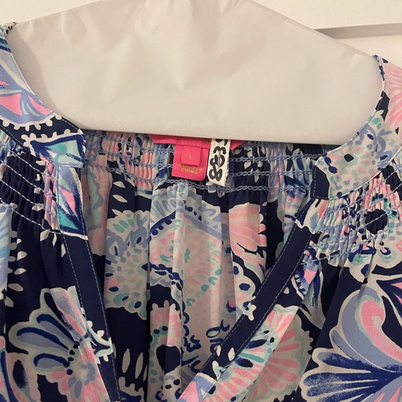 Lilly Pulitzer Elsa Silk Top Blouse Size L High Tide Navy Holy Flockamolie - Picture 2 of 2